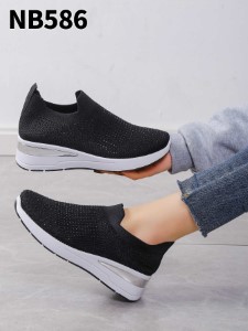 NB586 BLACK